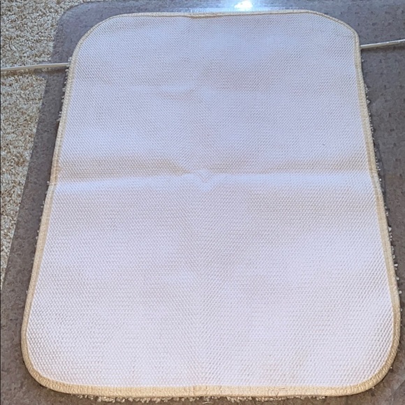 TAN BATH MAT LIKE NEW - Picture 2 of 3